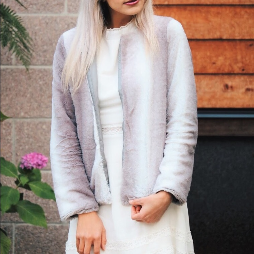 ⭐️Ultra Soft Faux Fur Coat In Grey⭐️ - Picture 2 of 8